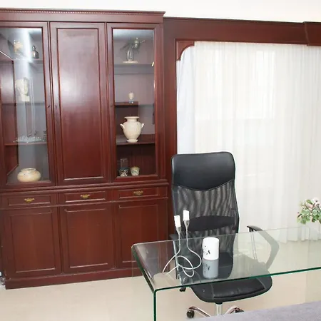 Acropolis Luxurious Legacy Apartment
