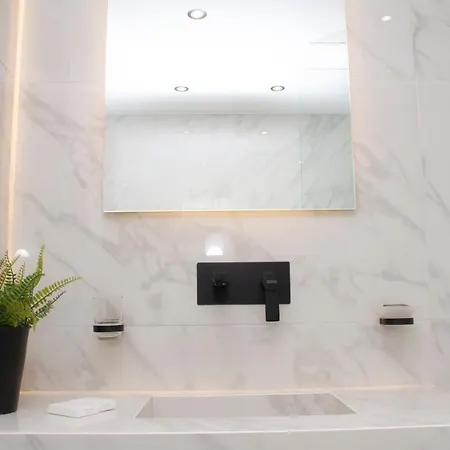 Acropolis Luxurious Legacy Apartment *